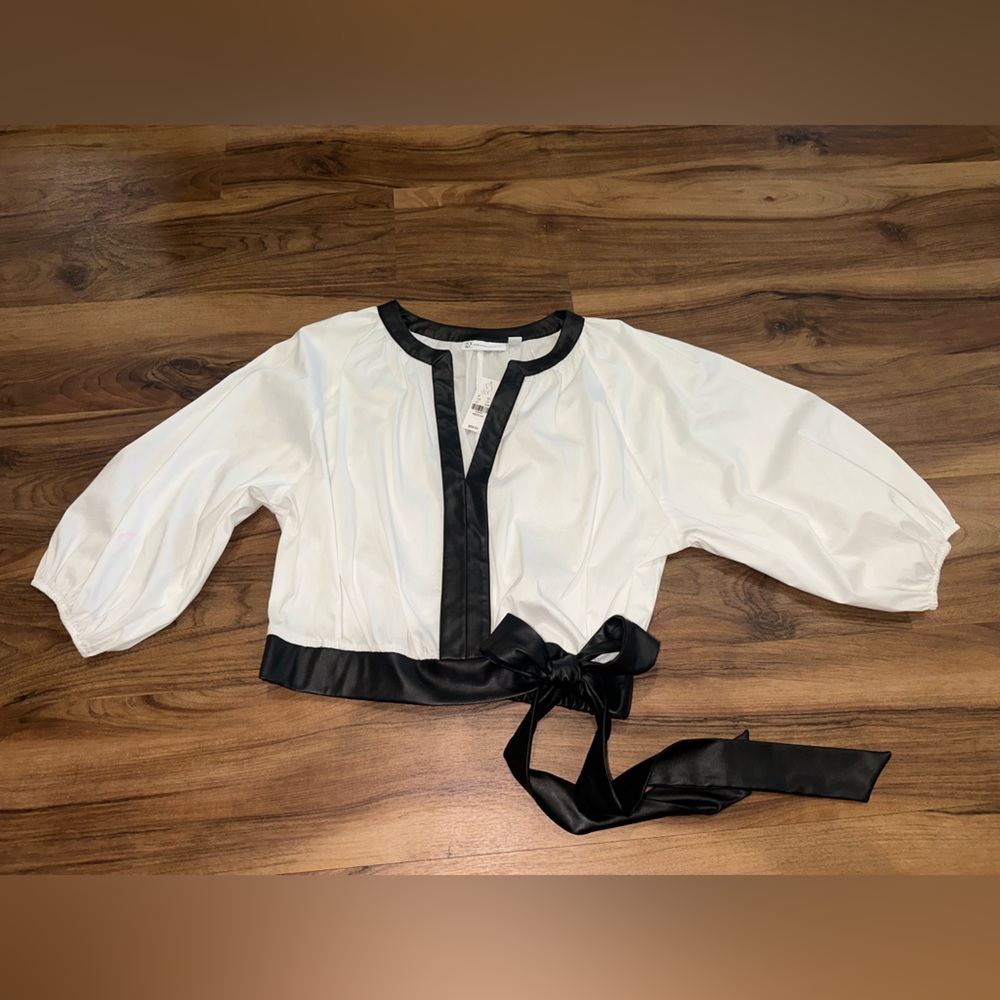 New York & Company Legacy Collection Faux Leather Piped Top M NWT